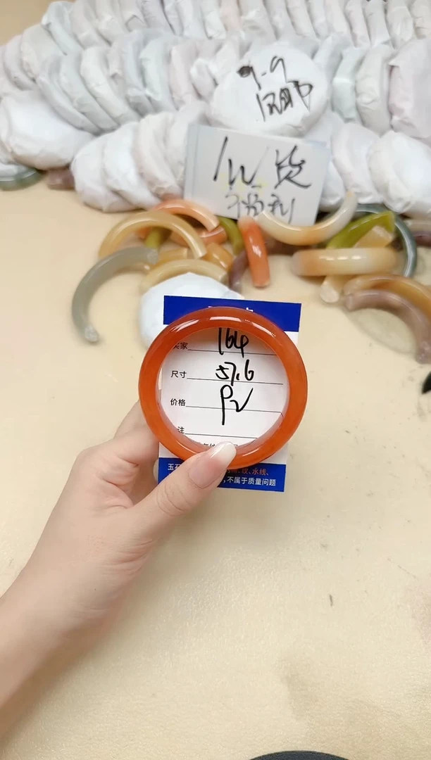 未镶嵌手镯石英质玉164/57.6