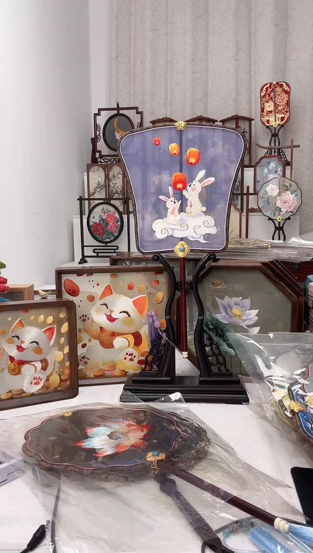扇子苏绣作品手工团扇