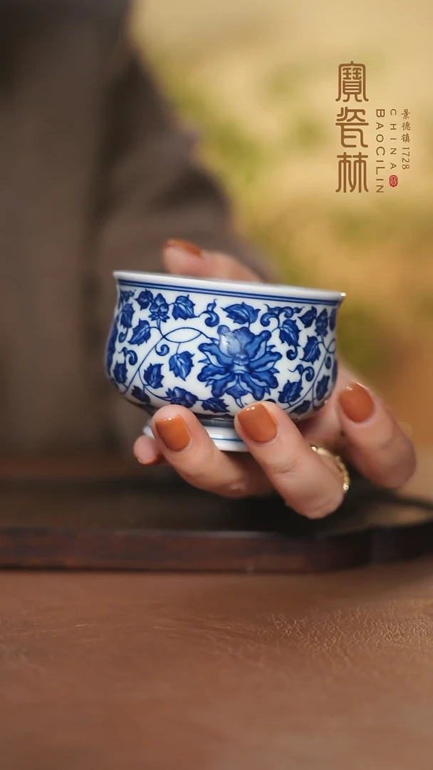 【闪购商品】青花缠枝花卉高足炉式