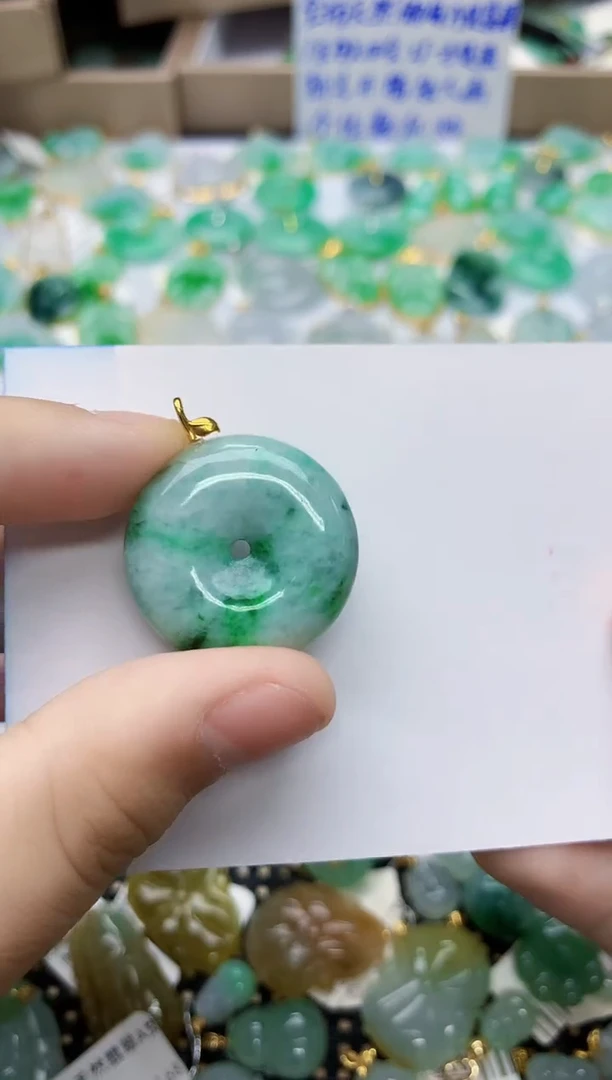 翡翠18K金镶嵌颈饰天然缅甸A货翡翠