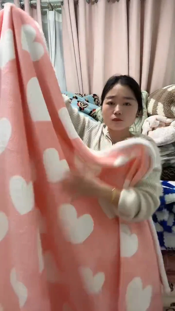 聚酯纤维1.8-2折边-粉白爱心-盖毯-瑕疵款