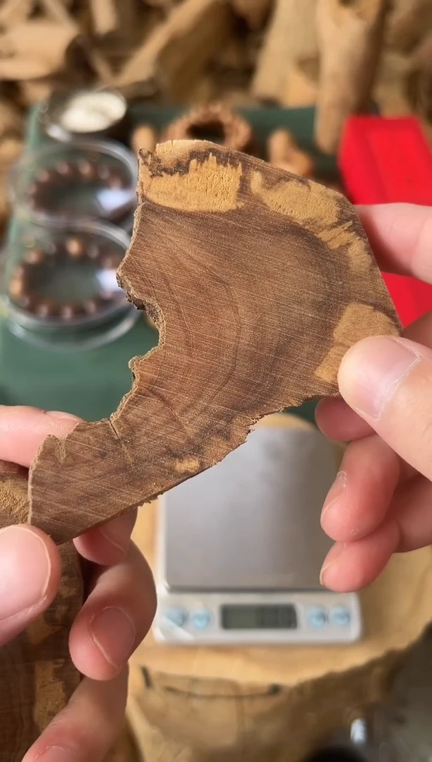 檀香木其他正区老山檀 虫漏料原材片片33.5克  08号