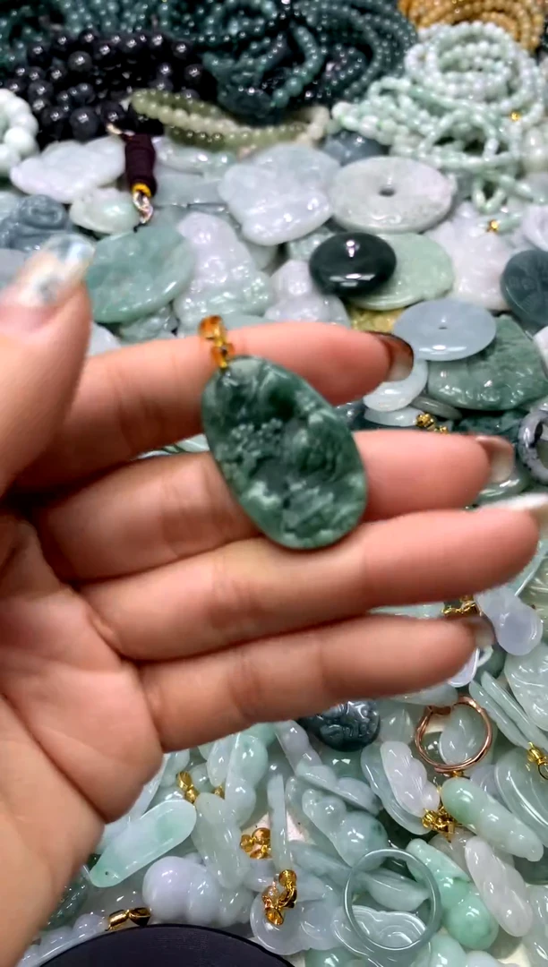 颈饰未镶嵌翡翠1