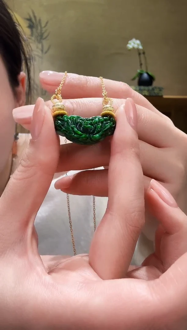 颈饰未镶嵌翡翠吊坠