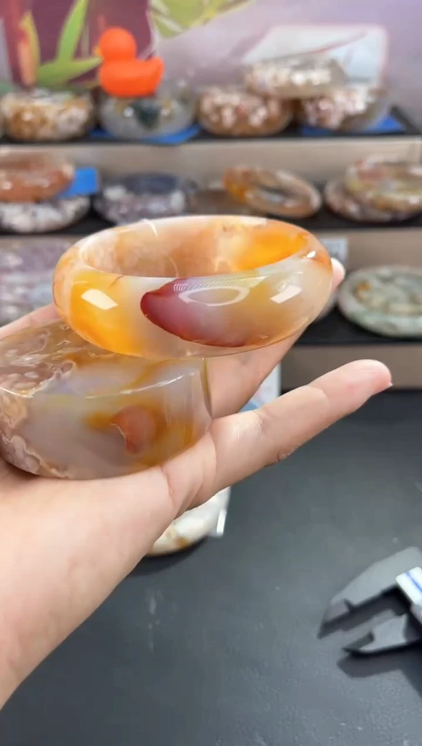 未镶嵌手镯石英质玉57