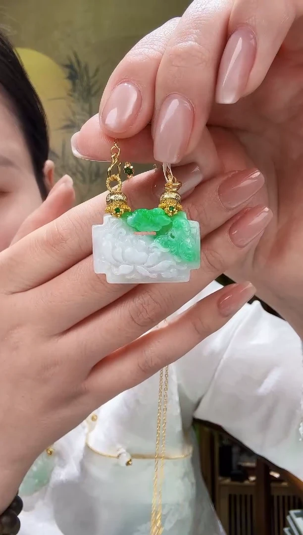 颈饰未镶嵌翡翠吊坠