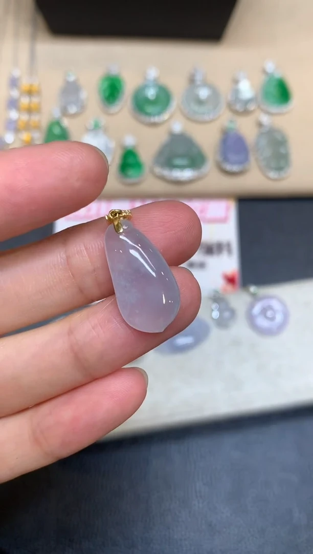 颈饰18K金镶嵌翡翠福瓜【无服务费【48小时鉴赏期】