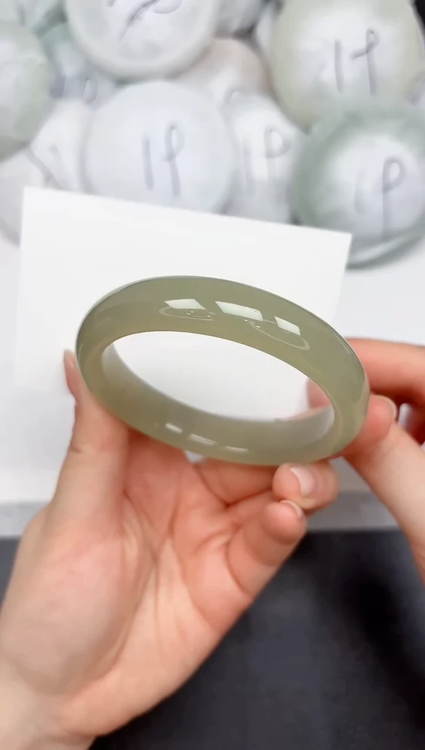 未镶嵌手镯石英质玉13/60