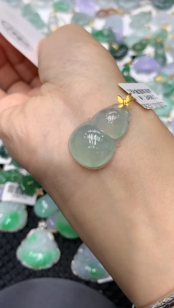 颈饰18K金镶嵌翡翠111111111111
