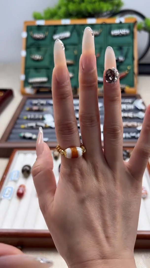 玛瑙/玉髓（覆膜）颈饰未镶嵌8微瑕随机发货