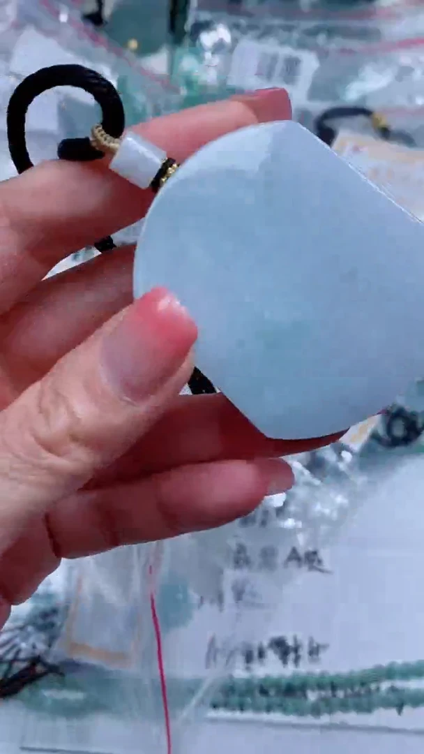 翡翠未镶嵌颈饰吊坠