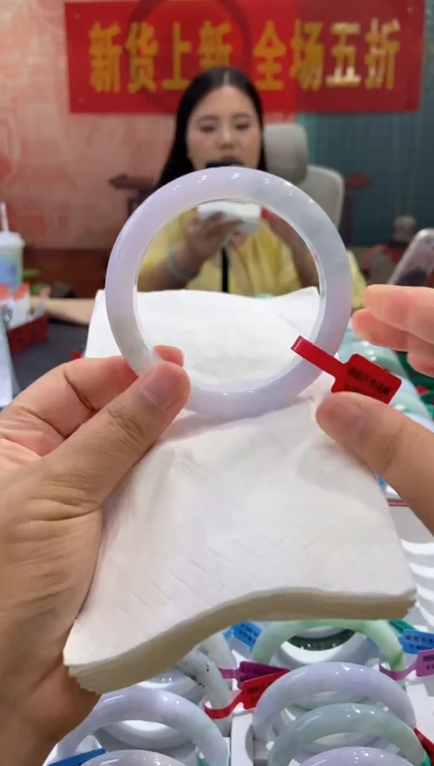 翡翠手镯未镶嵌多人00026974