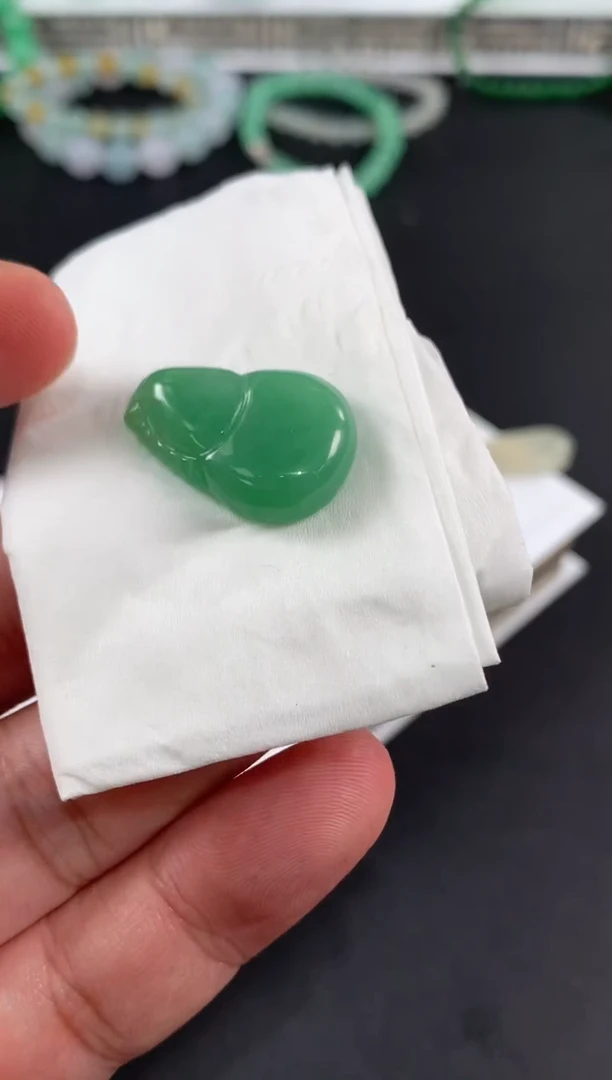 未镶嵌定制翡翠烟**青翡翠