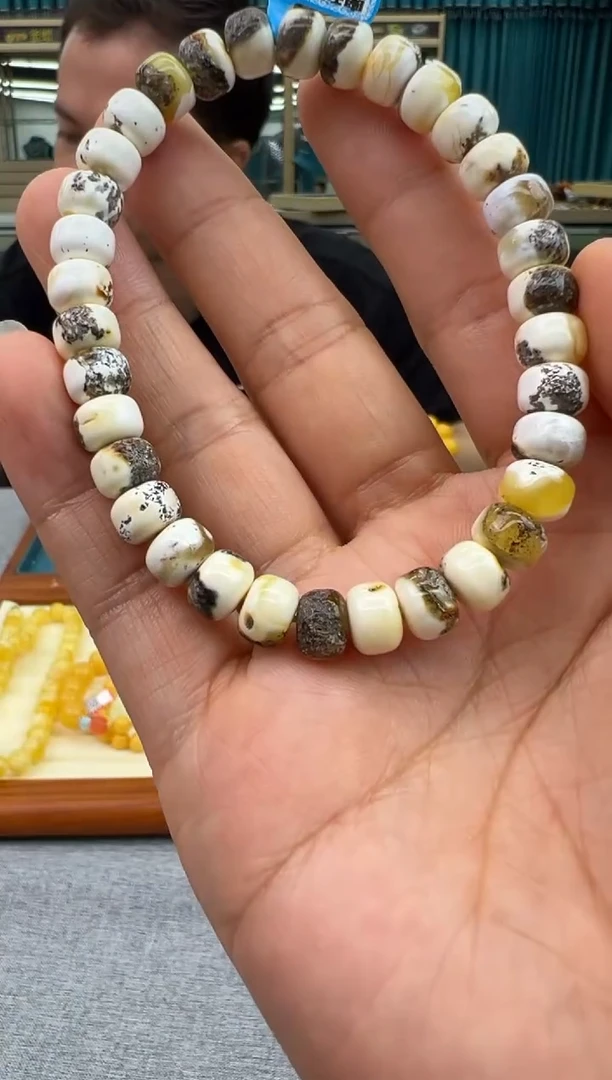 未镶嵌琥珀手链13秒拍号 假一罚三