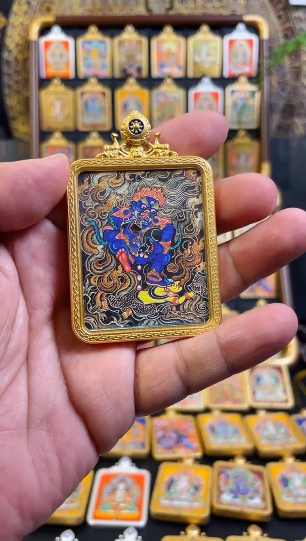 吊坠手绘唐卡《黑C》