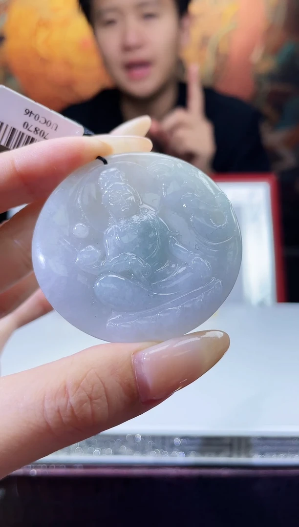 翡翠未镶嵌颈饰多样性发其一