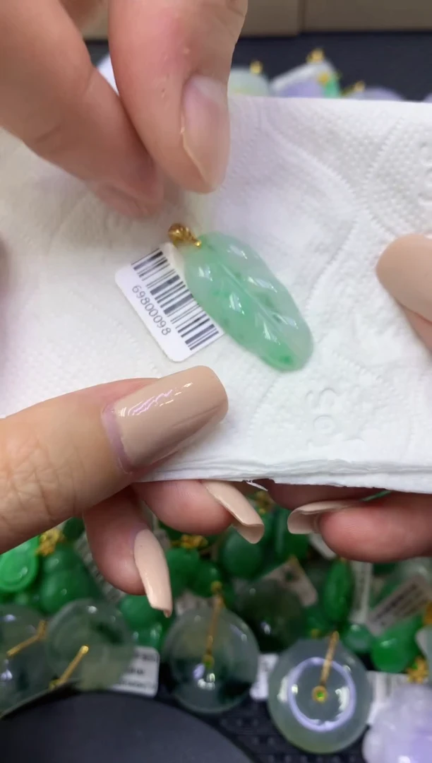 颈饰未镶嵌翡翠天然缅甸翡翠A货