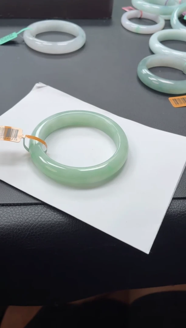 未镶嵌手镯翡翠胶润果绿26号