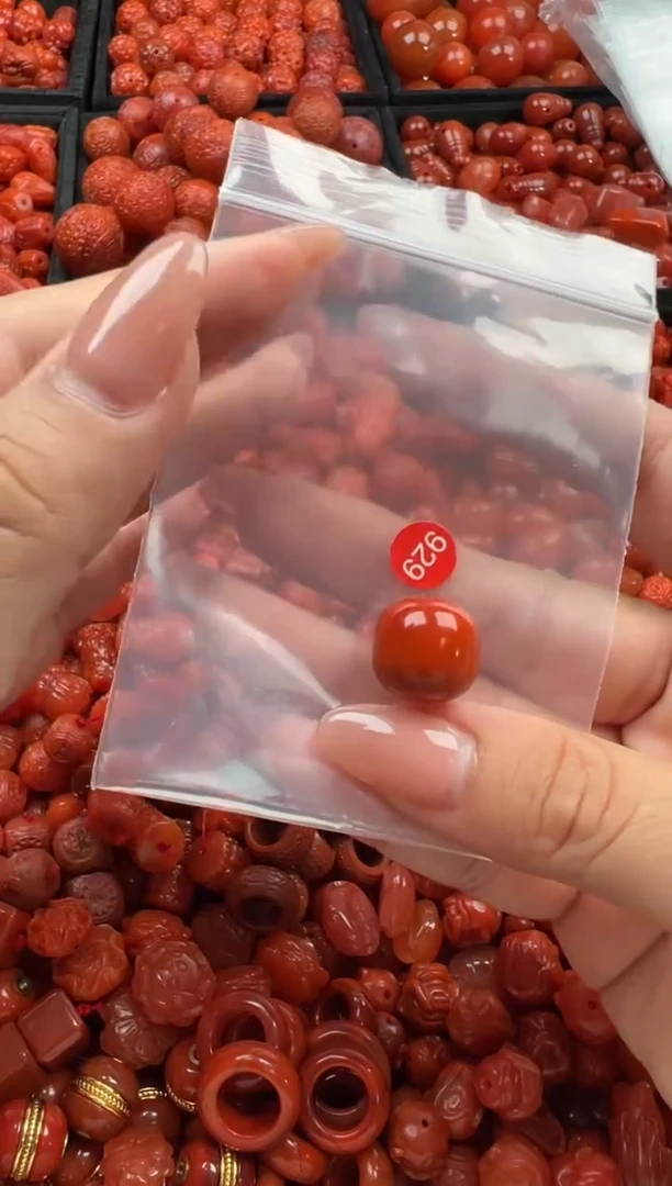 南红玛瑙未镶嵌颈饰1