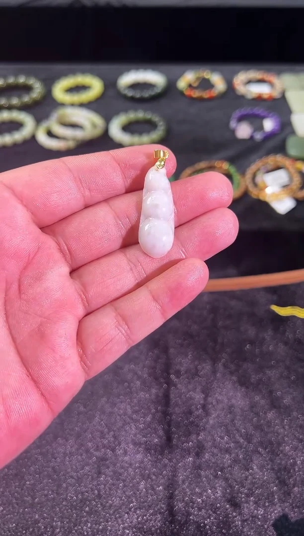 吊坠(赠链)未镶嵌翡翠四季豆吊坠