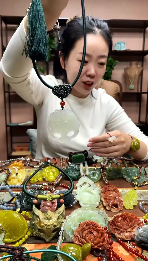 未镶嵌岫玉吊坠·