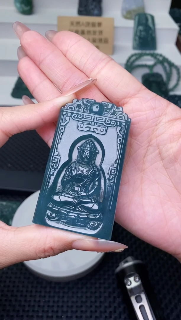 颈饰未镶嵌翡翠