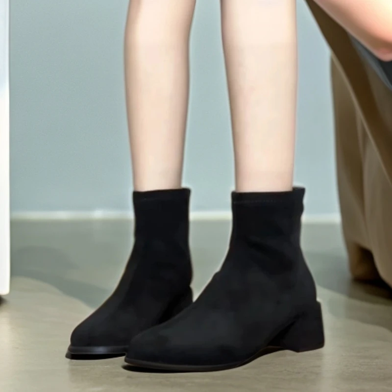 两个季节可以穿新款超级百搭款尖头鞋黑色粗跟