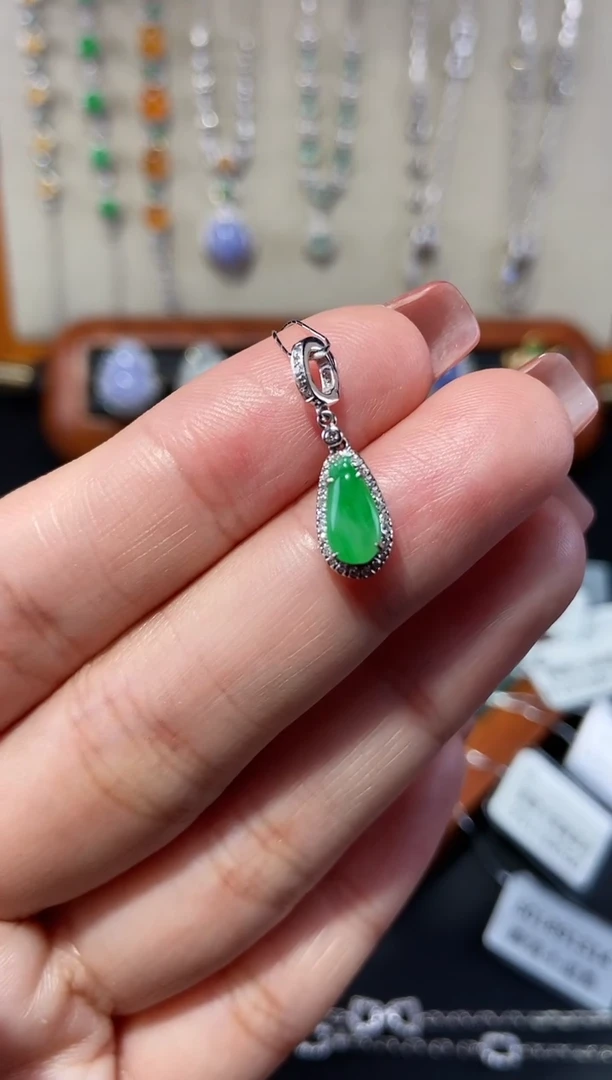 【闪购商品】翡翠吊坠(不含链)18K金镶嵌吊坠