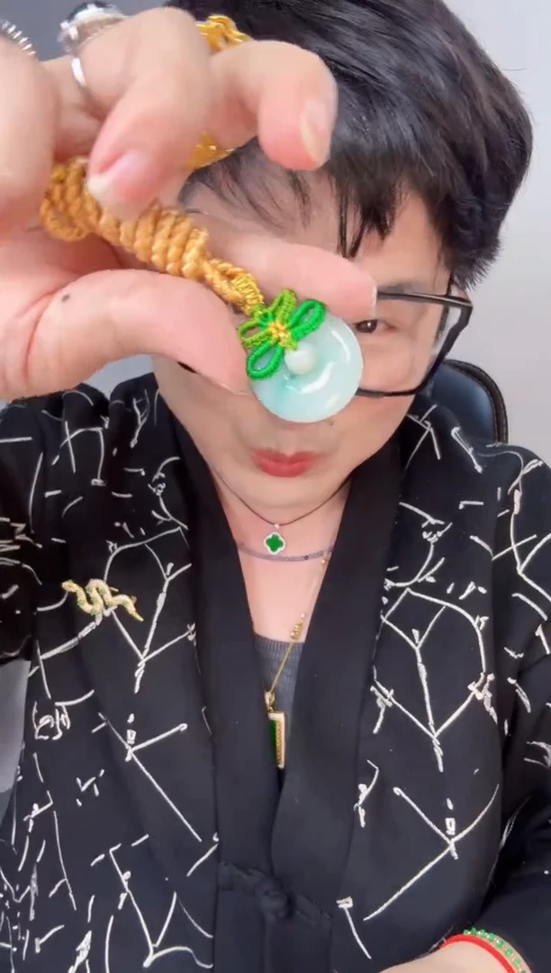 【闪购商品】翡翠颈饰未镶嵌一件