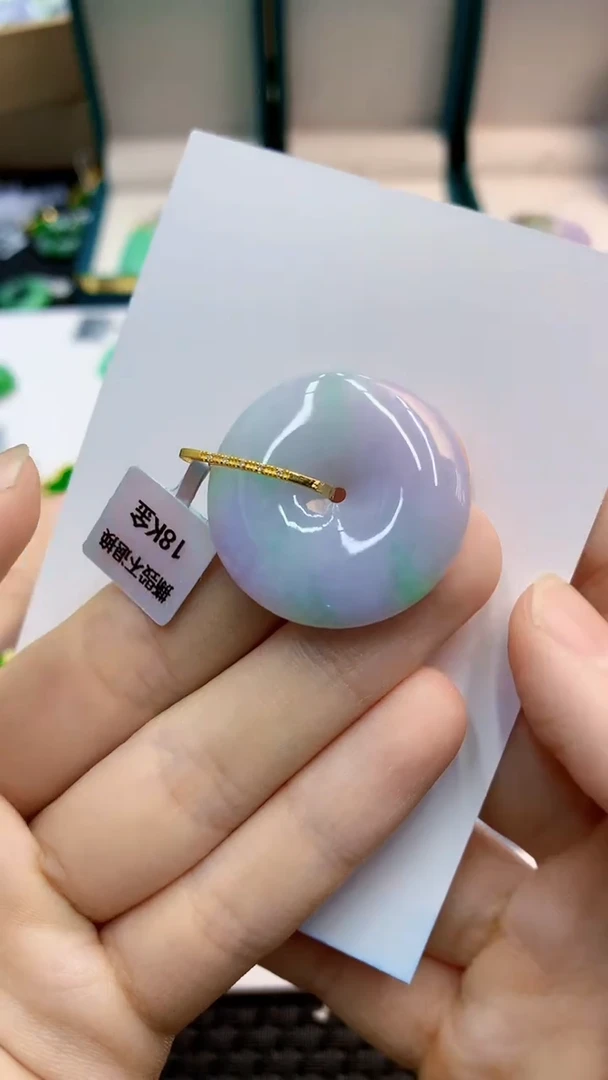 翡翠18K金镶嵌颈饰             1