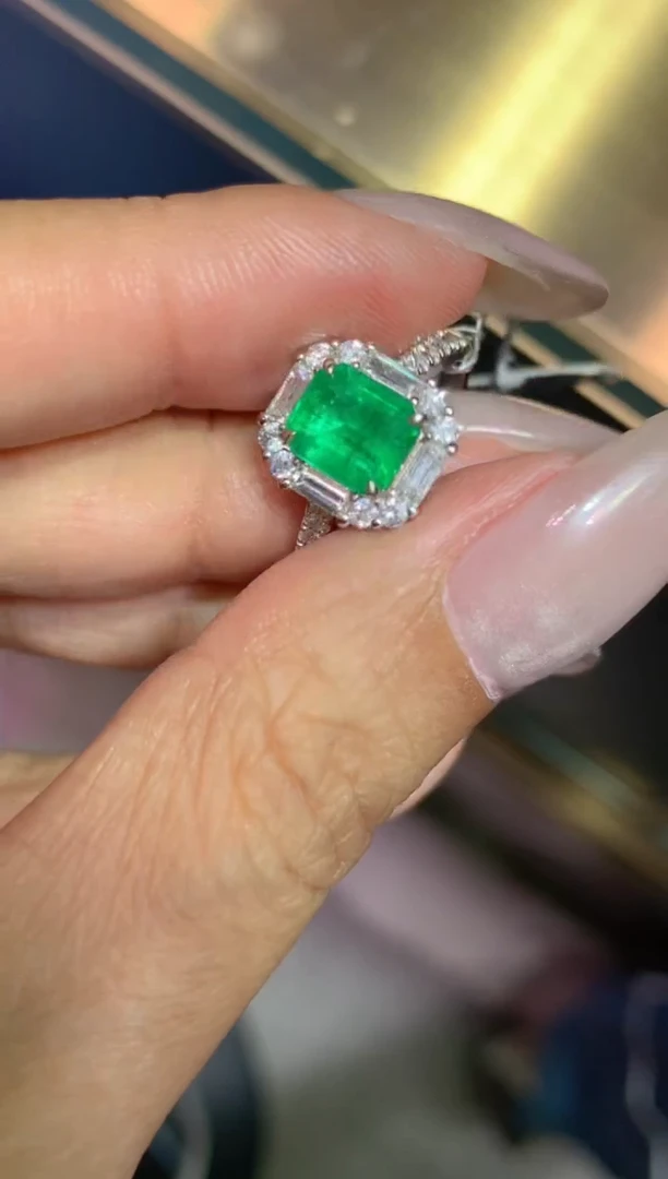 祖母绿戒指18K金镶嵌1.25CT