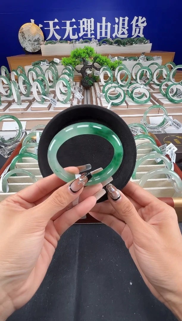 未镶嵌手镯石英质玉（非洲翠）圈口57