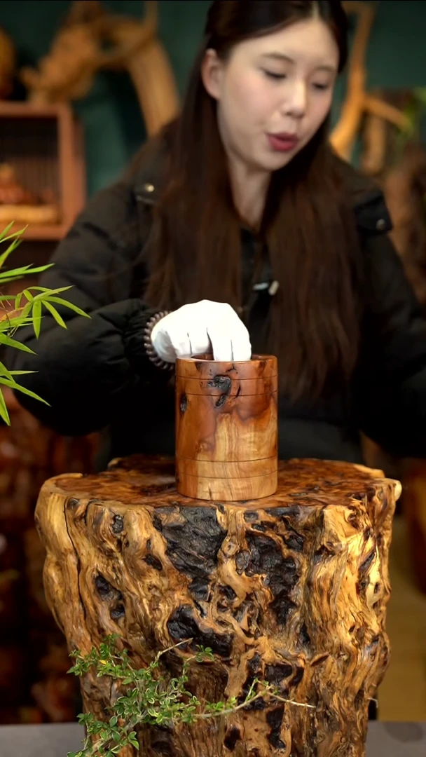 木雷击枣木素面笔筒