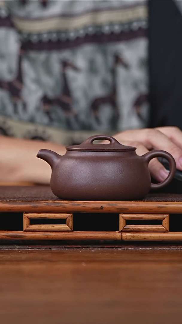 茶壶紫砂吴老师 素镜 紫泥 240cc