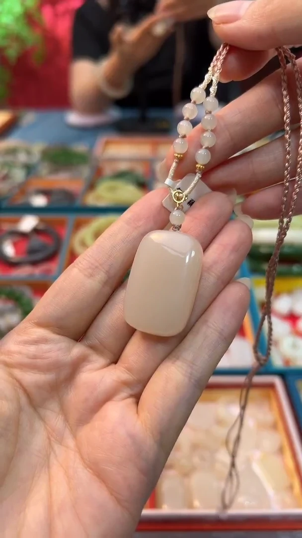 和田玉未镶嵌颈饰皮*西藕粉面包无事牌33mm