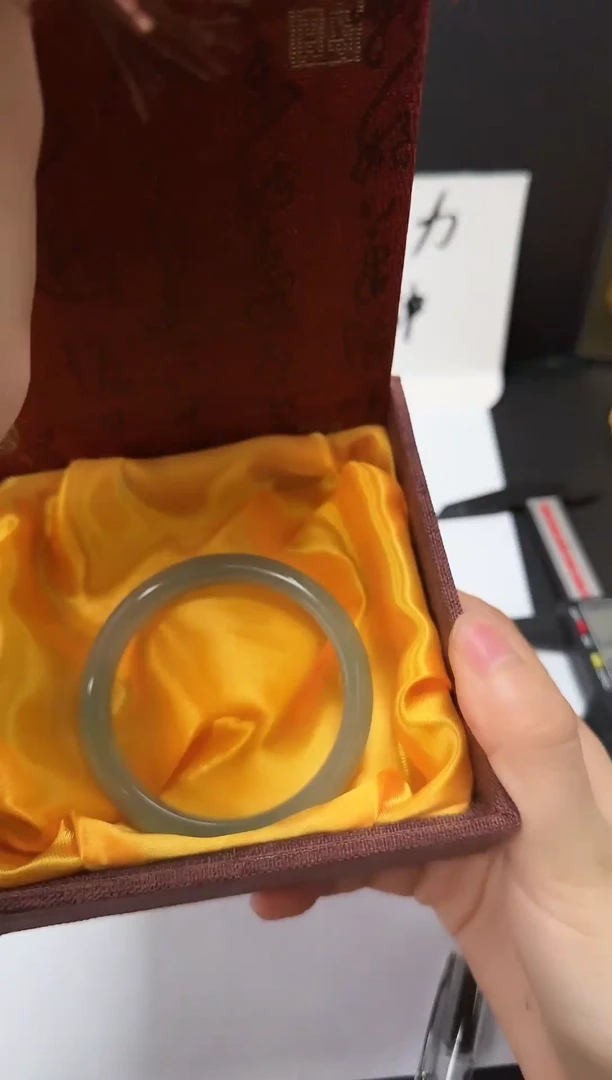 石英质玉手镯未镶嵌17