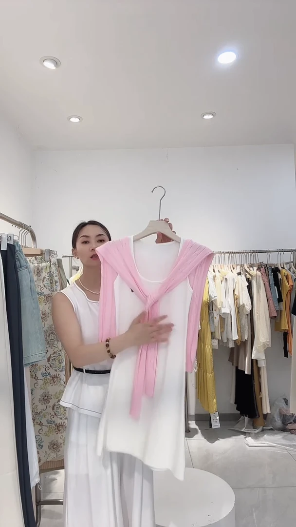 小韩风设计款上衣