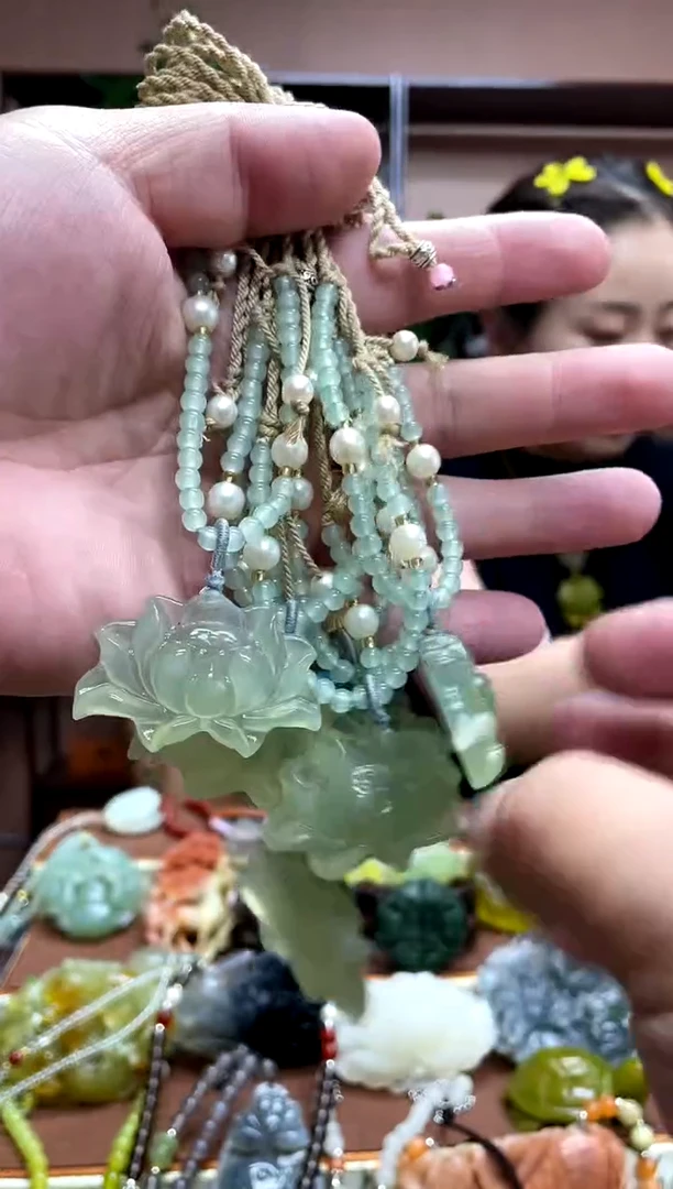 未镶嵌岫玉吊坠多样性发货发其中之一
