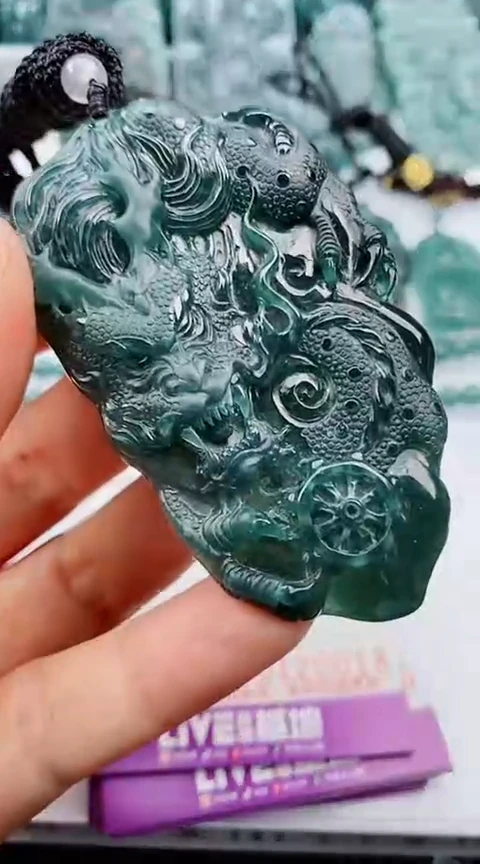 翡翠未镶嵌颈饰
