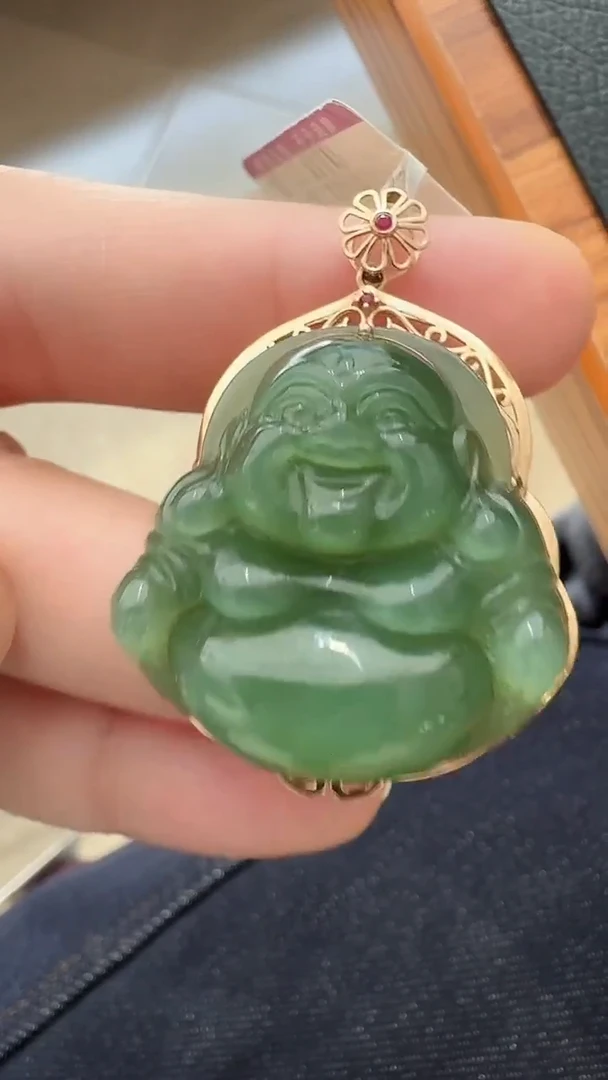 颈饰18K金镶嵌和田玉荣倩