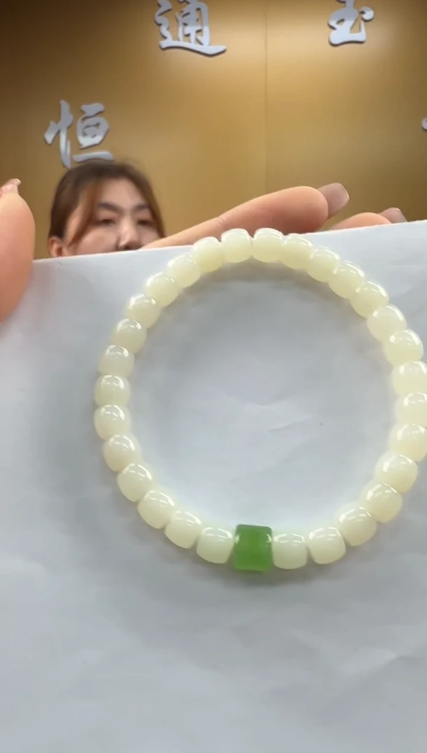 颈饰未镶嵌和田玉手串7mm