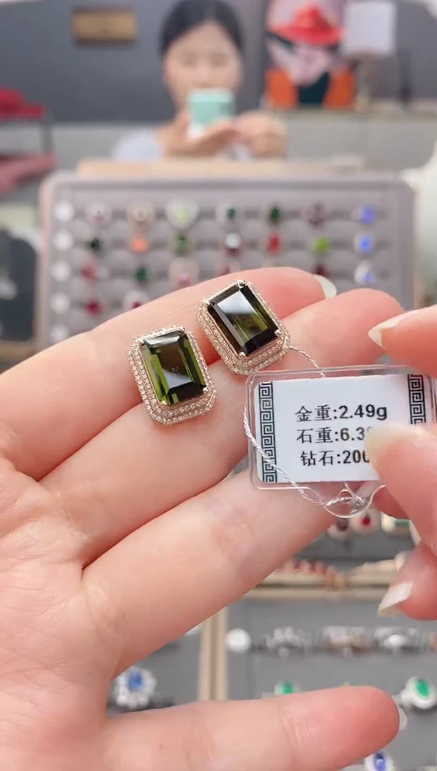 18K金镶嵌耳饰碧玺6.3  配钻