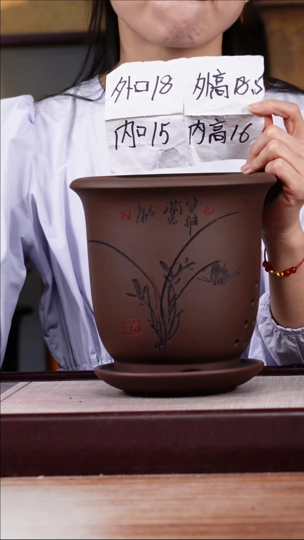 紫砂花盆紫泥刻绘小金钟一只带托