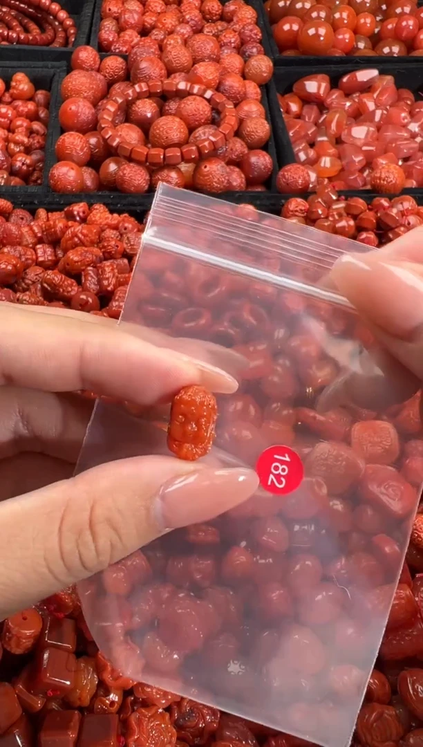 南红玛瑙未镶嵌颈饰2