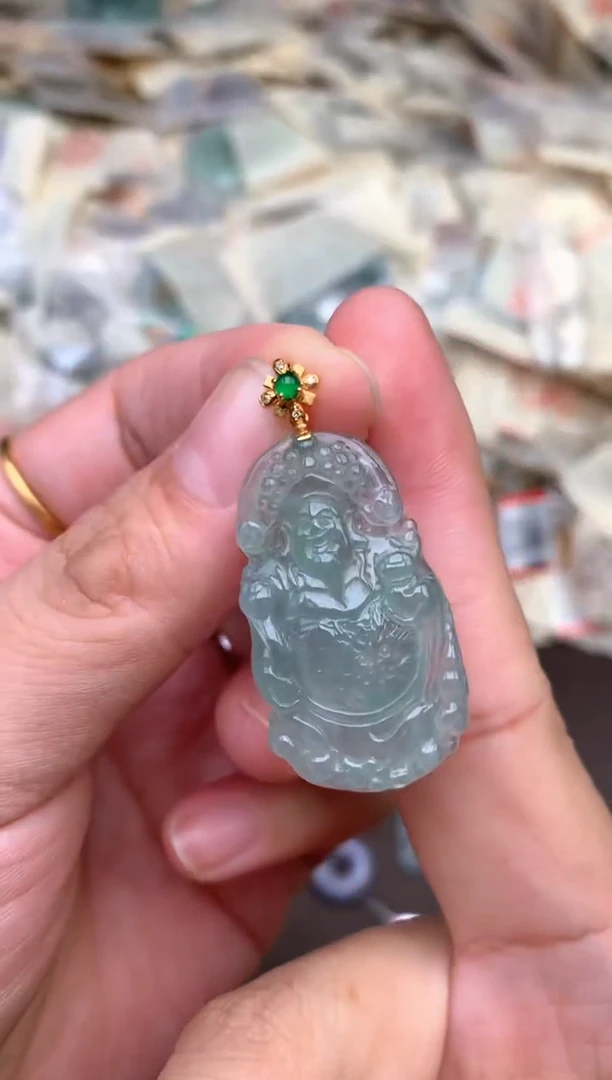 18K金镶嵌挂件翡翠 —