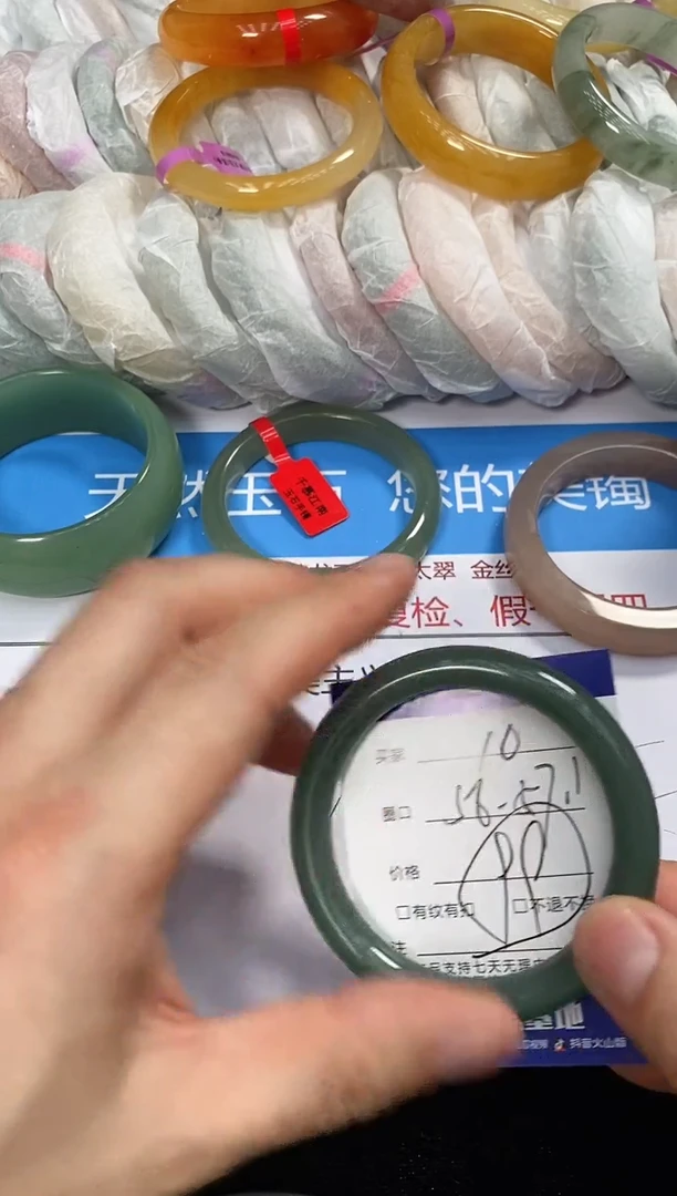 未镶嵌手镯石英质玉10