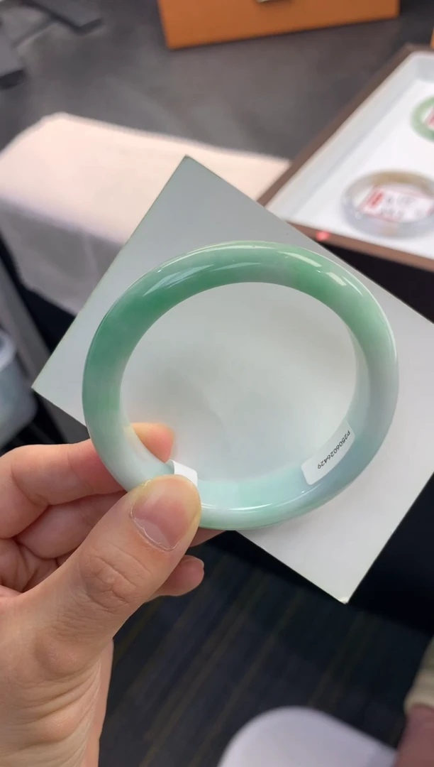 翡翠手镯未镶嵌退货需手镯吊牌标签完好