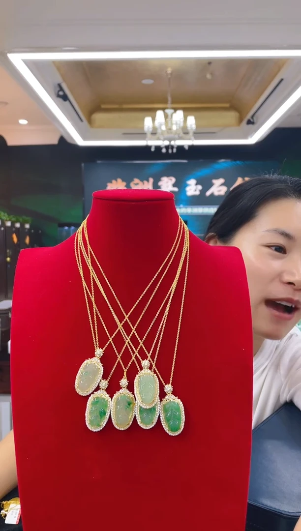 石英质玉未镶嵌吊坠(赠链)天然冰飘花金枝玉叶吊坠（多样性发其一）