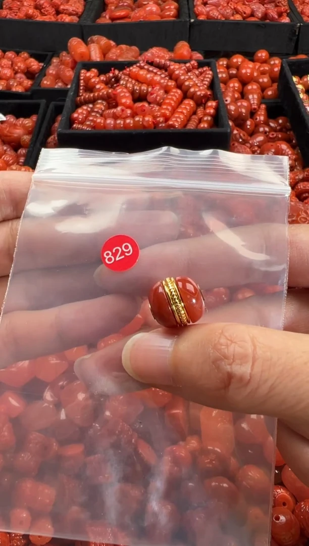 颈饰未镶嵌南红玛瑙1