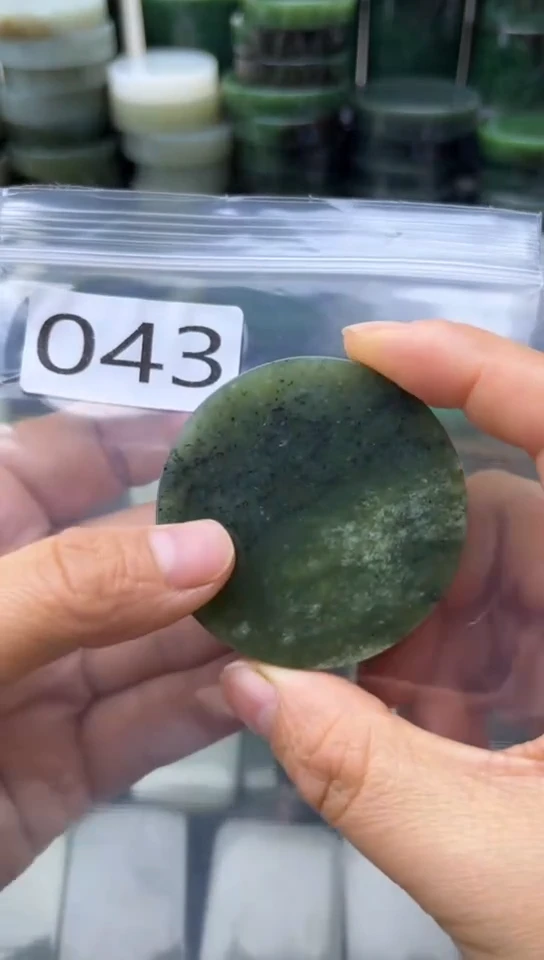 未镶嵌和田玉珠宝半成品镯芯